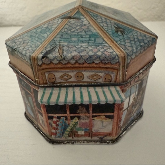 VTG Ian Logan’s Haberdashery Tin 1983 & Merry Town Candy Tin 1988 - Picture 6 of 12
